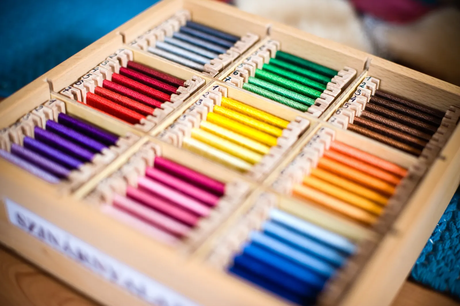 Montessori színárnyalat-tábla